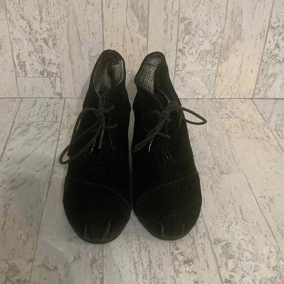 TOMS Womens Boots Size 6 Black Suede Wedge‎ Lace Up Ankle Booties Closed Toe - Picture 2 of 8